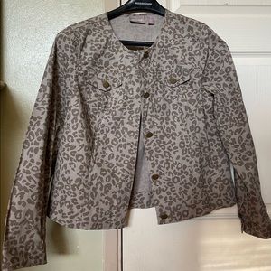 Chicos leopard cheetah grey print light jacket